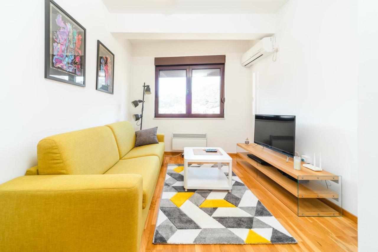 I & A Apartment *